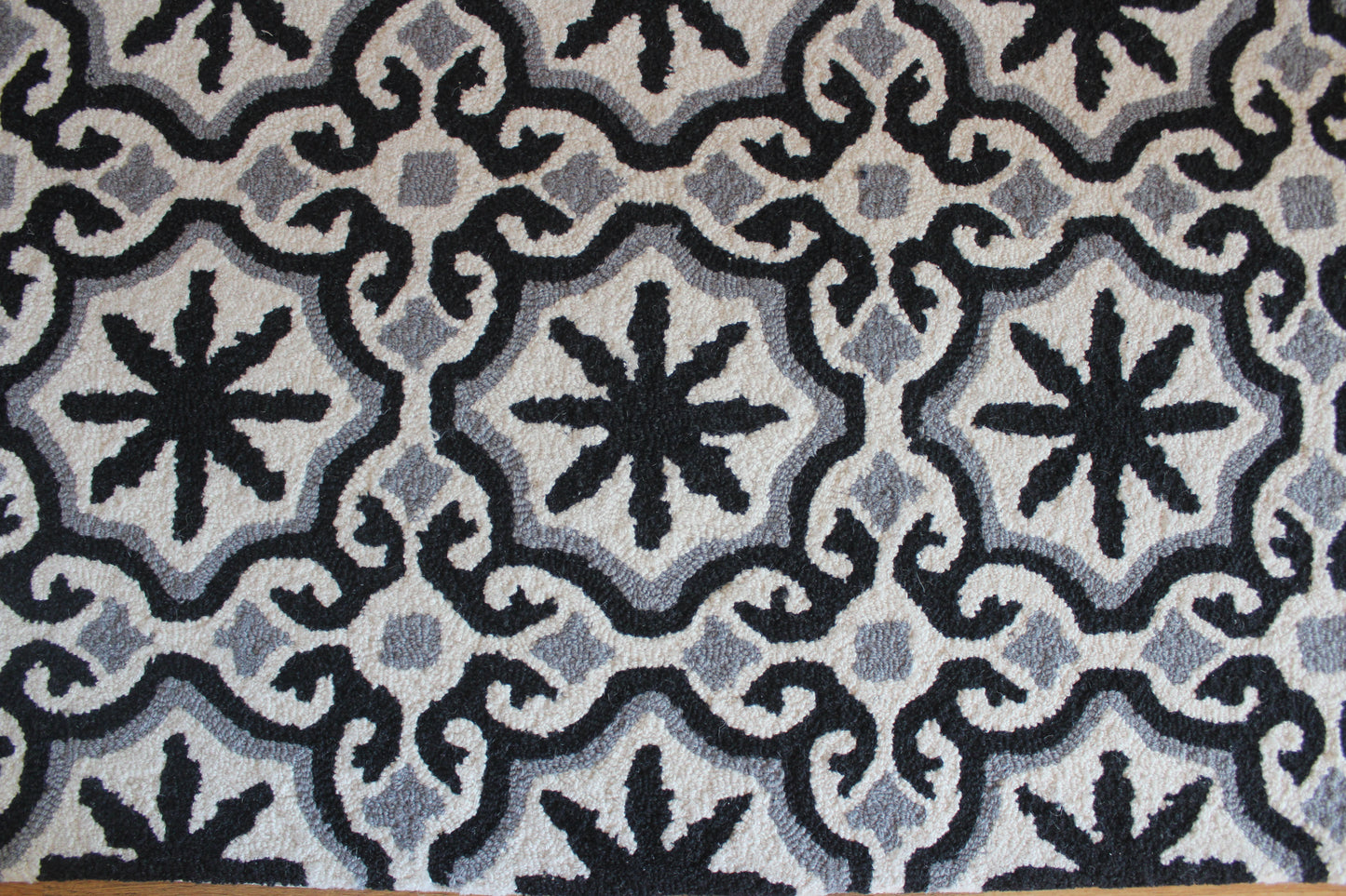 Primitive Farmhouse Wool Hooked Rug 24" x 48" Black/Gray/White