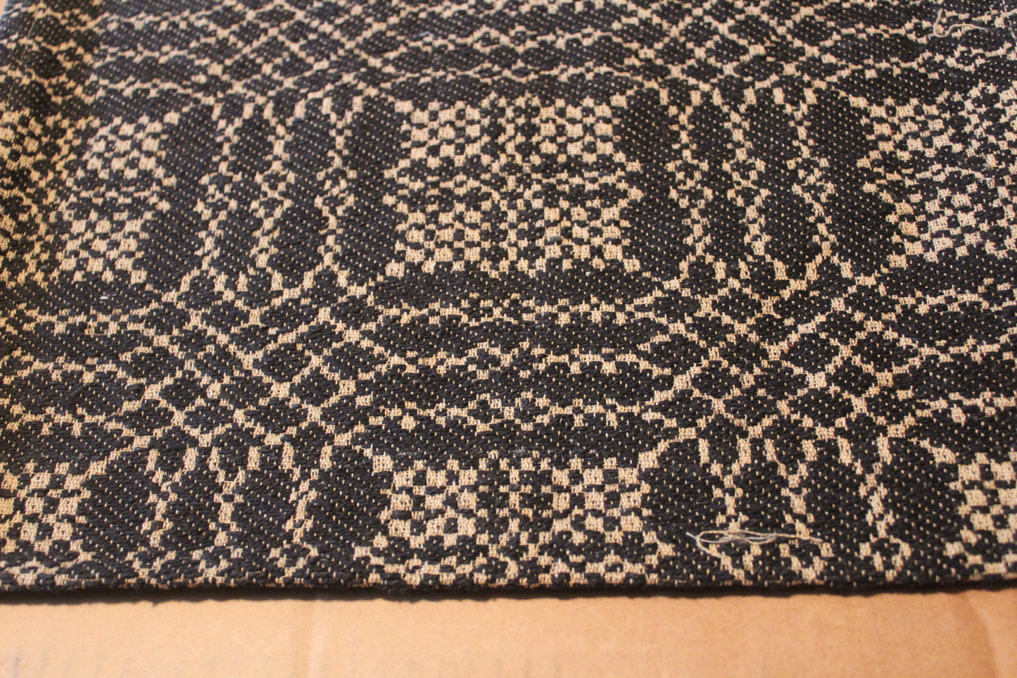 Primitive Nantucket Coverlet Table Runner Black/Tan 14" x 32"