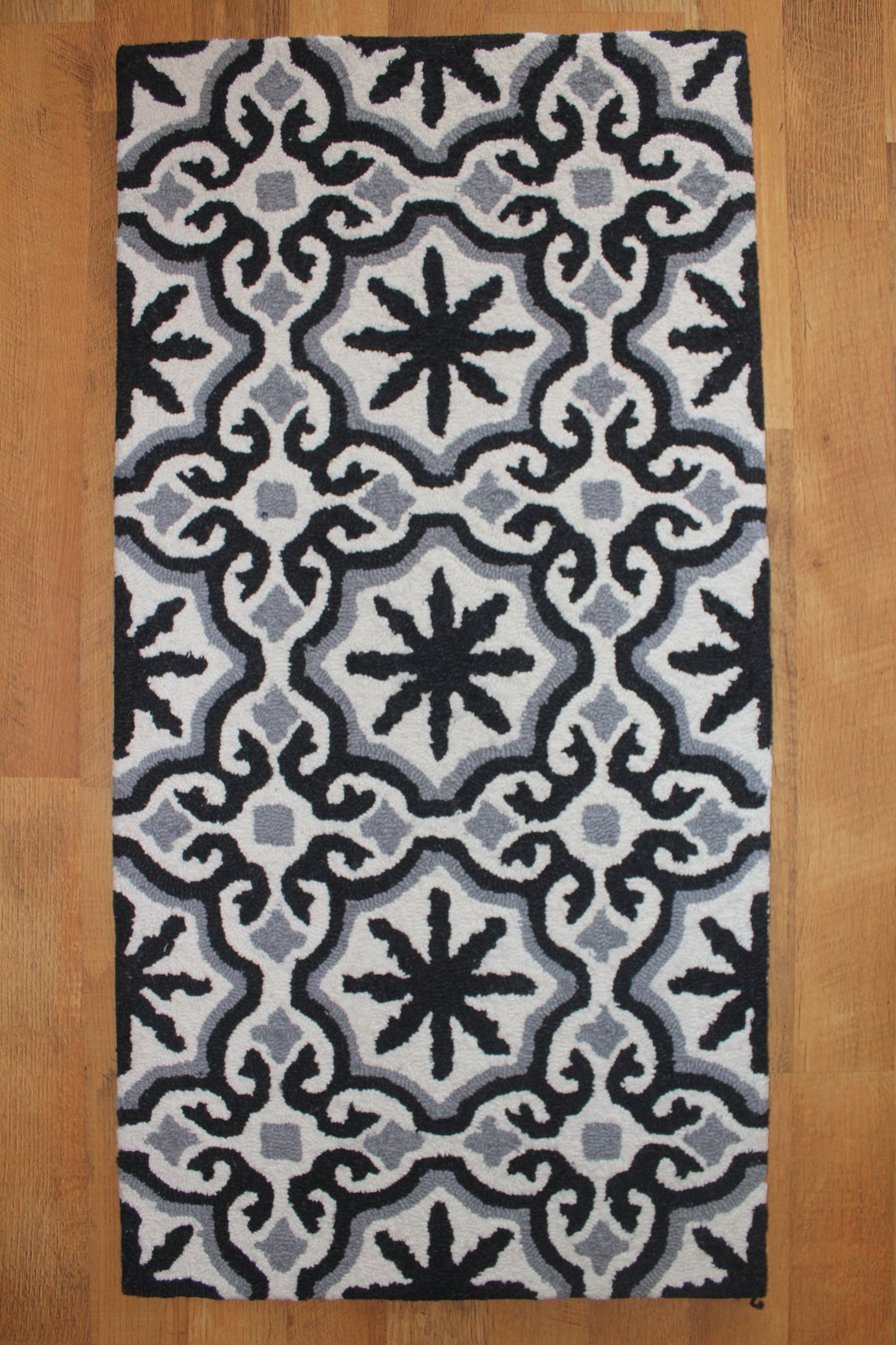 Primitive/Farmhouse Wool Hooked Rug 24" x 48" Black/Gray/White