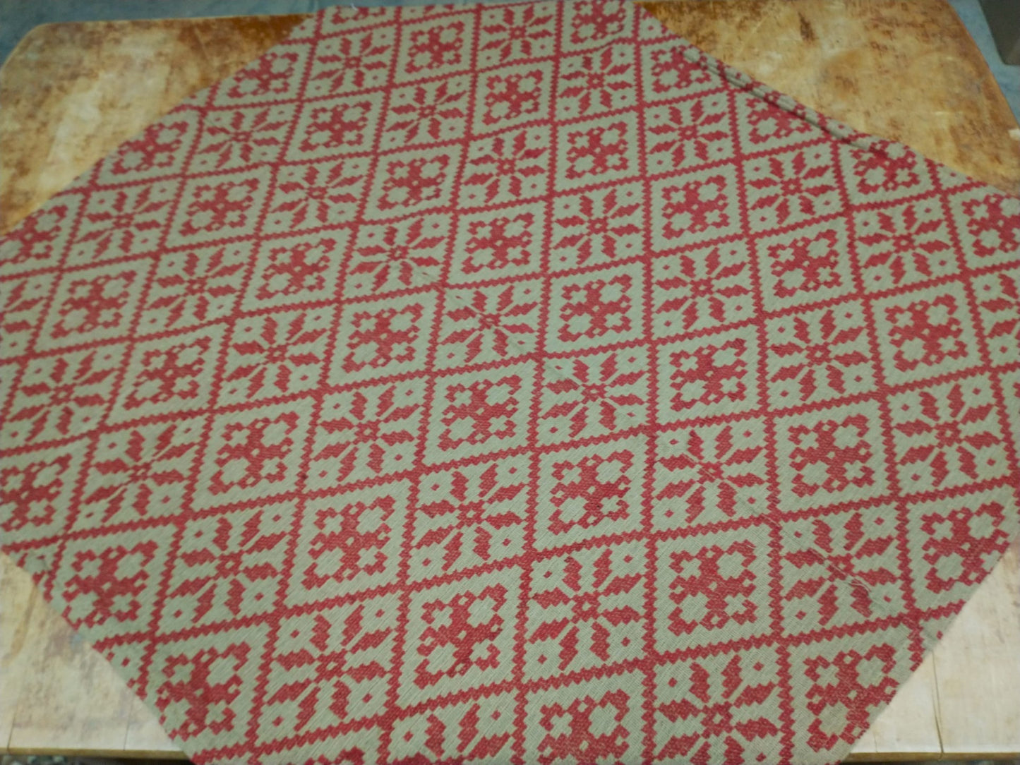 Primitive Snowflake Christmas Rose Coverlet Table Square Red/Tan 34"