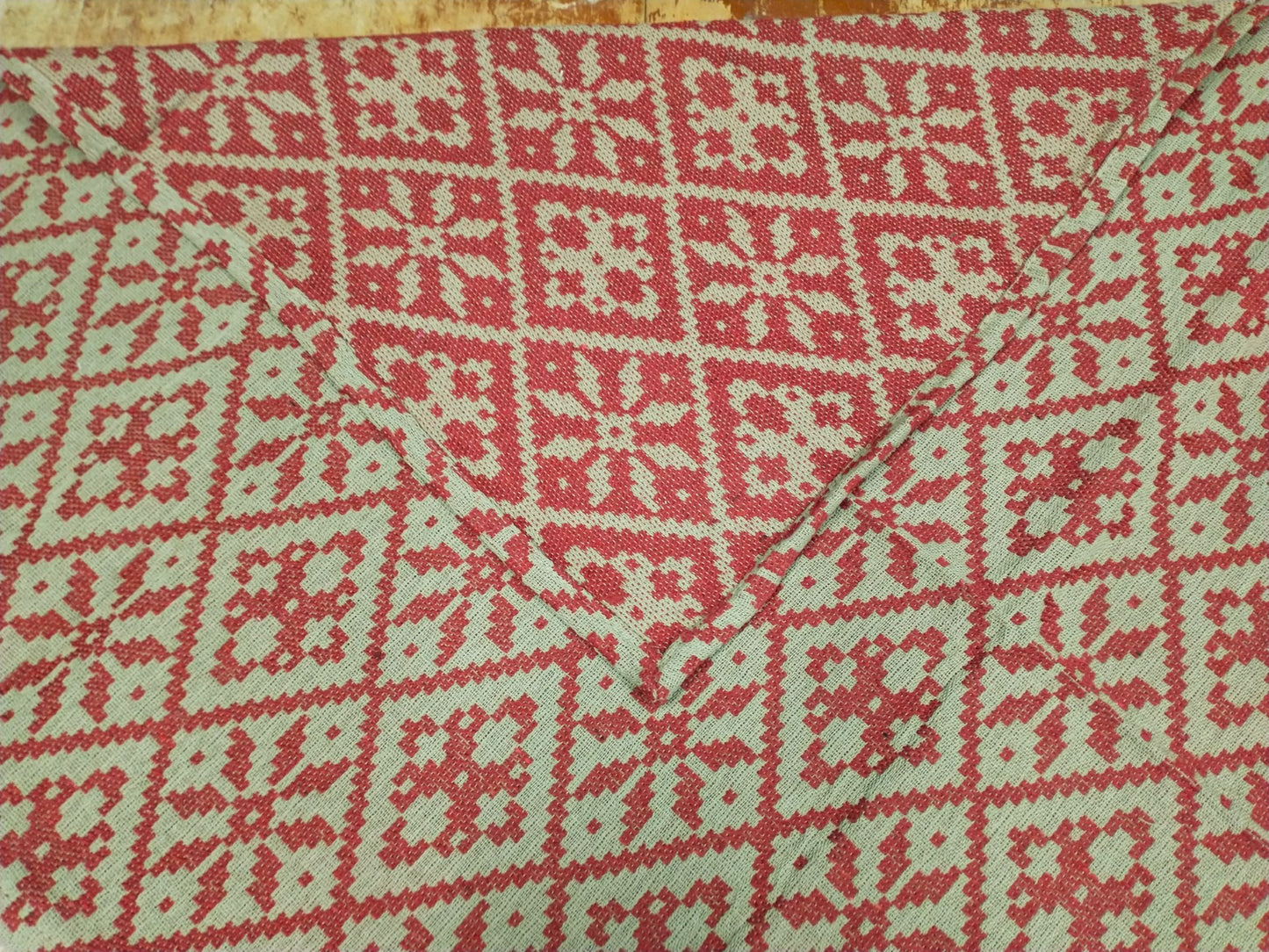 Primitive Snowflake Christmas Rose Coverlet Table Square Red/Tan 34"